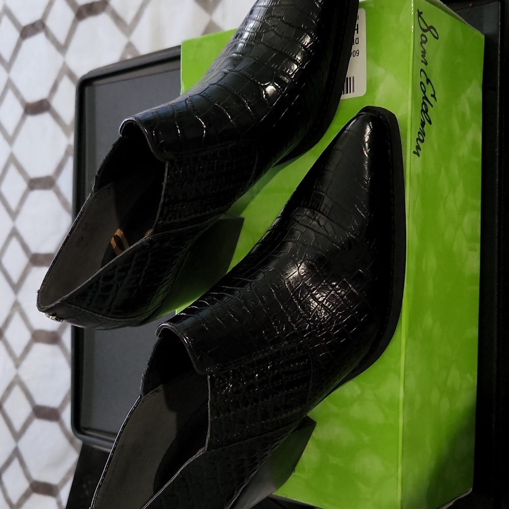 booties - Picture 2 of 5